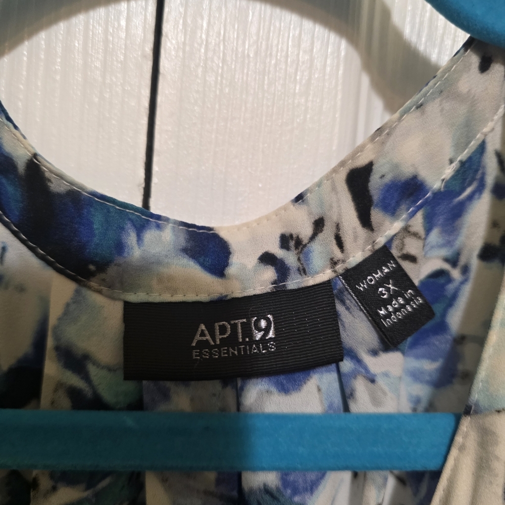 APT.9 Essentials Blue Floral Tank